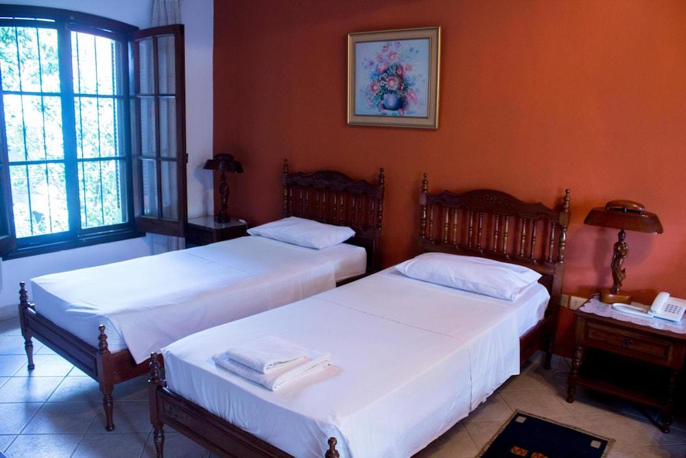 Hotel Bavaria Asuncion Buitenkant foto