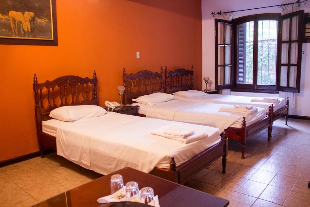 Hotel Bavaria Asuncion Buitenkant foto